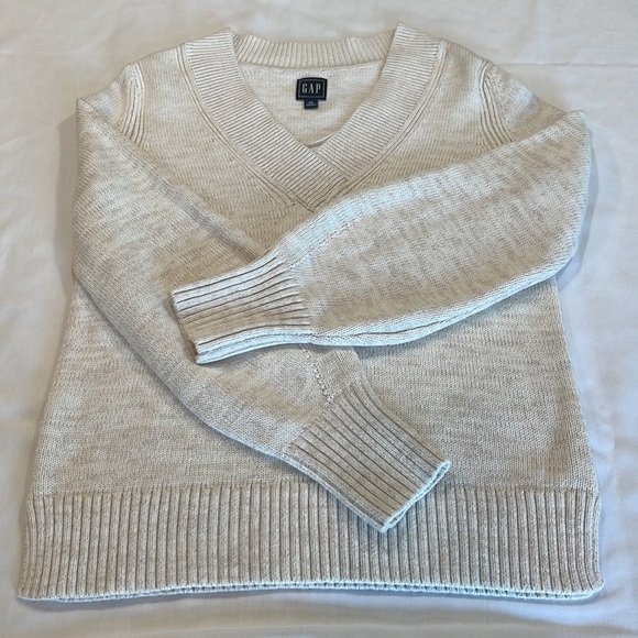 GAP Sweaters - GAP • Crossover V Neck Sweater • Size XS • Marshmallow (Cream/Tan)